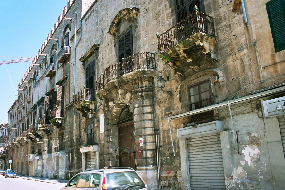 Palazzo Ajutamicristo - Polo Museale e Collezioni Lapidee