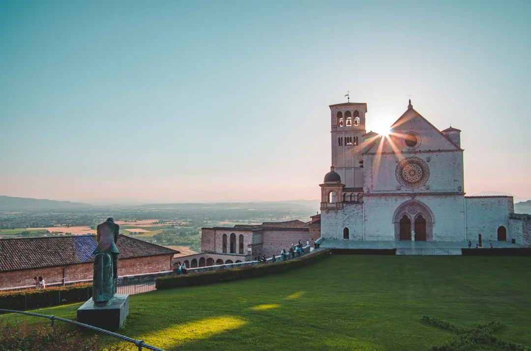 Assisi: Guida Definitiva alla Città di San Francesco (EN)